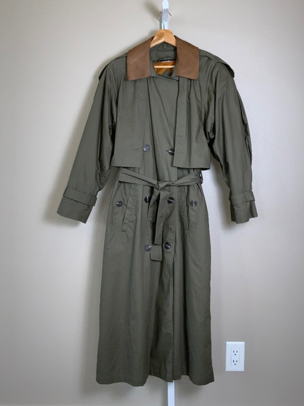 Vintage Gallery Belted Double Breasted Leather Collar Trench Coat